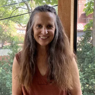 Suzanne Loui headshot